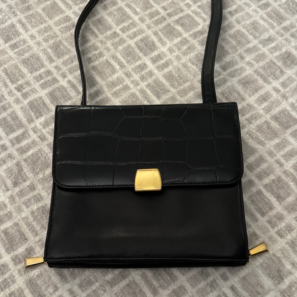 Black Shoulder Travel Bag